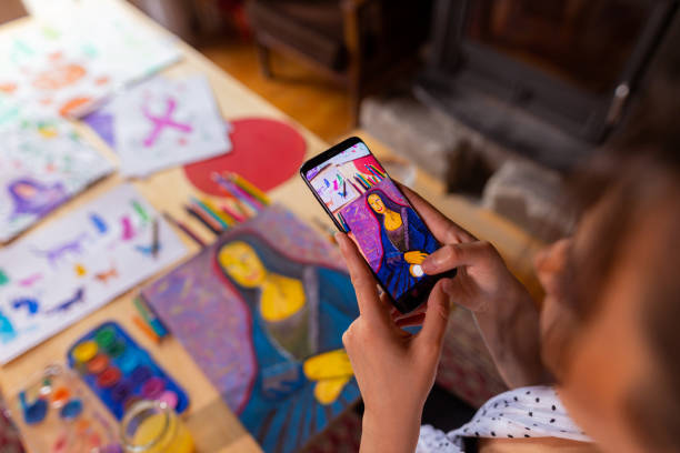 istock Capturing Mona Lisa painting with a smart phone 1400984997