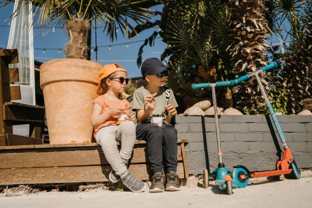 istock Kids eating ice cream 1401002880
