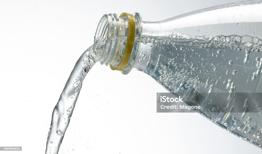 병에서 쏟아지는 물 0명에 대한 스톡 사진 및 기타 이미지 - 0명, 광물질, 기포 - iStock