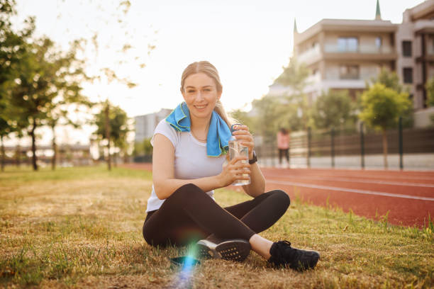 istock Woman is refreshed after the training at park 1401025280