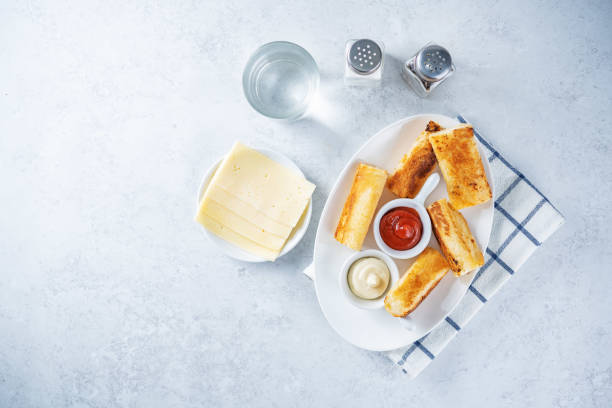 istock Cheese roll bread with mayonnaise and ketchup sauce 1401041445