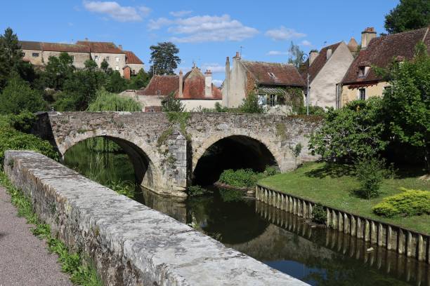 istock Semur en Auxois - Pont des Minimes 1401046216