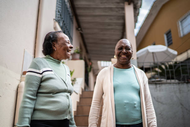 istock Senior women talking at home 1401069683
