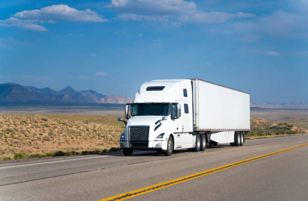 istock White semi-truck speeding in Arizona 1401085530
