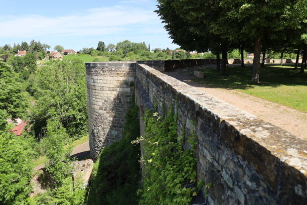 istock Semur en Auxois - The ramparts 1401107924