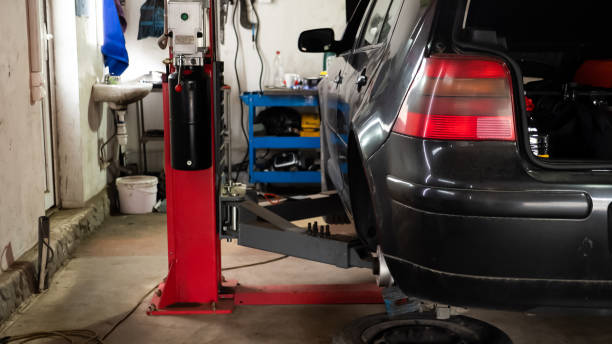 istock Car repair and maintenance, car lifting 1401122934