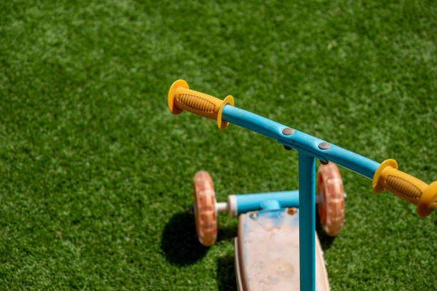 istock Old and used old metal and plastic scooter 1401127774
