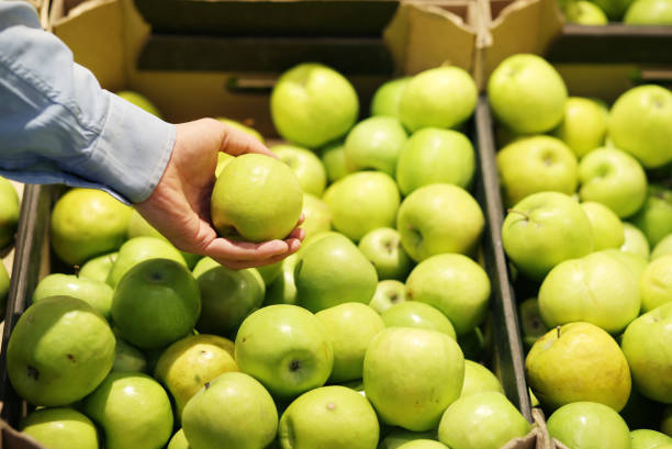 istock Man buying apples at the market 1401128299