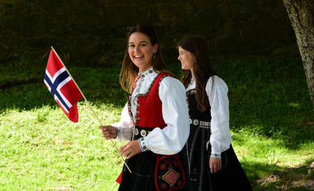 Los ciudadanos noruegos celebran el Día de la Constitución. - foto de stock