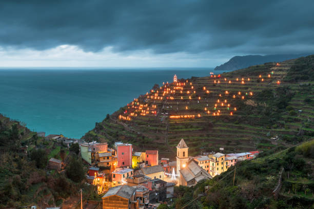 manarola, italy in the cinque terre region - manarola imagens e fotografias de stock