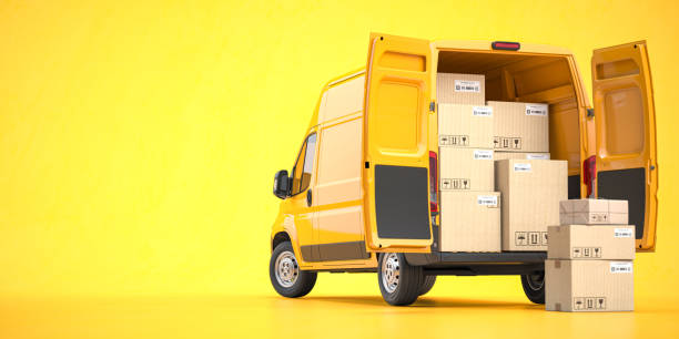 concetto di consegna espress veloce. vista posteriore del furgone di consegna giallo con scatole di cartone su sfondo giallo. - delivery van foto e immagini stock