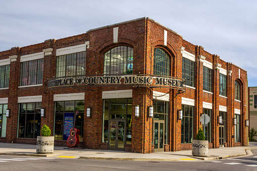 Street view of the Birthplace of Country Music Museum on the Virginia side of Bristol.