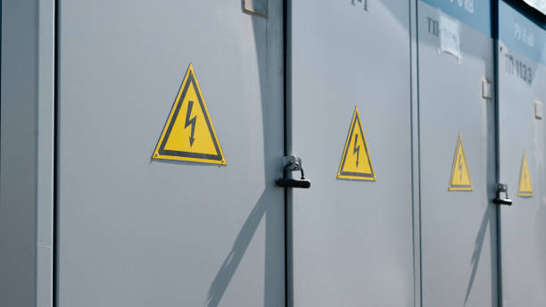 istock Electrical boards with danger warning sign, outdoors. Side view, close-up 1401169957