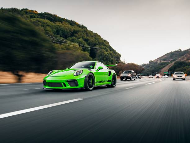 porsche green gt3 rs - porsche 911 photos et images de collection