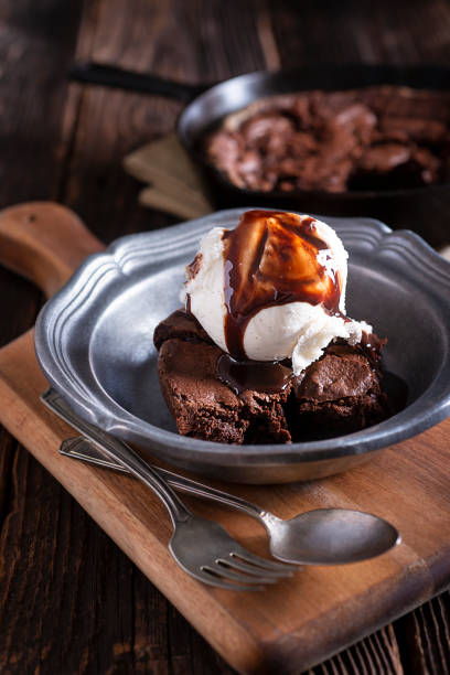 istock Skillet Brownies 1401220380