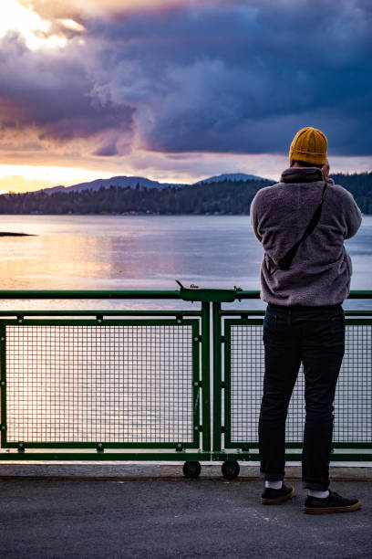 фотограф на пароме - ferry seattle washington state cruise ship стоковые фото и из�ображения