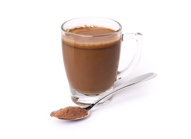 tazza di vetro di bevanda al cioccolato caldo o bevanda al cacao con cacao in polvere - coffee hot drink cup teaspoon foto e immagini stock