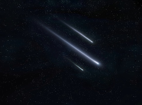 Senderos de meteoritos en el cielo nocturno, hermosa lluvia de meteoritos. estrellas fugaces. photo