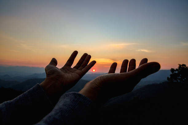 istock woman worship on sunset 1401280743