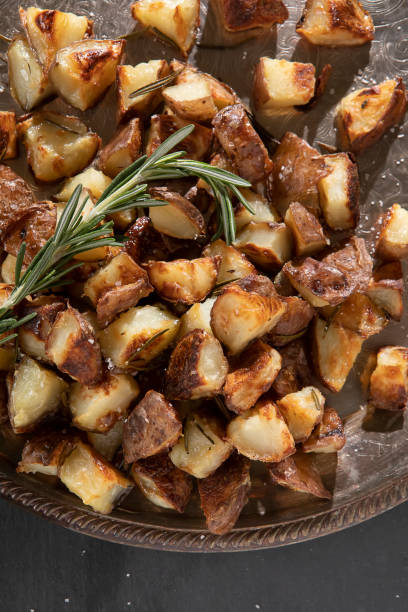 istock Crispy Salted Rosemary Roasted Potatoes 1401286766