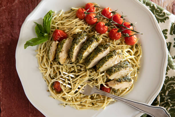 istock Basil Pesto Chicken and Pasta 1401286773