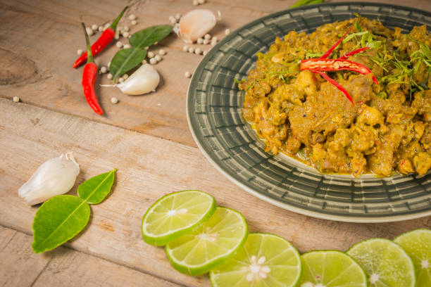 istock Stir Fried pork with yellow curry paste khaw kling Thai food. 1401299013