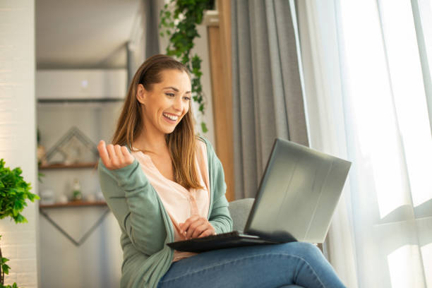 istock Young woman working from home 1401316088