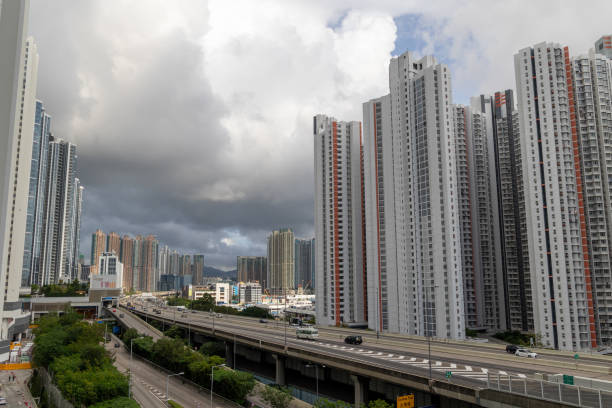 シャム・シュイ・ポーの住宅と西九龍ハイウェイ、九龍、香港 - kowloon peninsula audio ストックフォトと画像