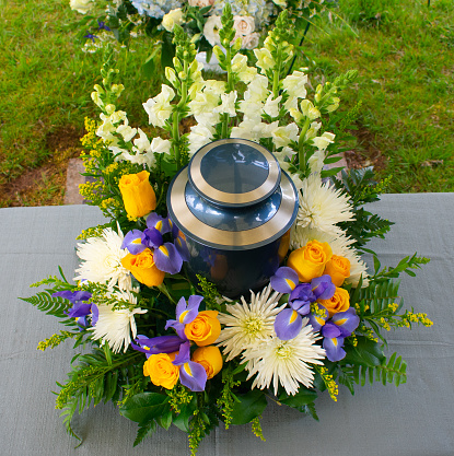 Cremation urn at funeral ceremony with floral arrangement in Portland Oregon