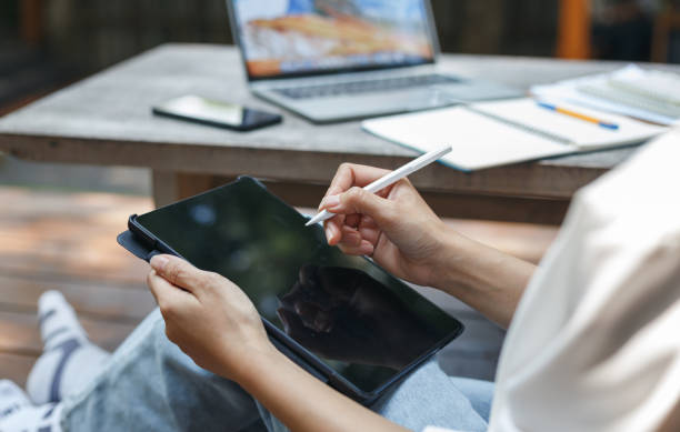istock business, working outdoors 1401363014