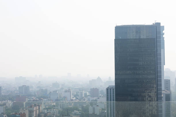 contaminación del aire en la ciudad de méxico por la mañana - smog mexico mexico city air pollution fotografías e imágenes de stock