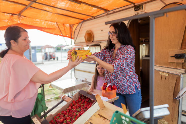 istock Young woman selling bananas 1401364712