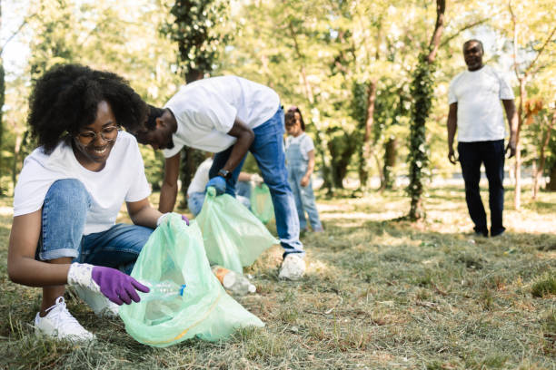 istock Group of enthusiasts collecting garbage at their park 1401367525
