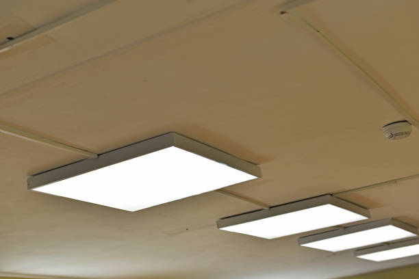istock Square white lamp on the ceiling in the office 1401385184