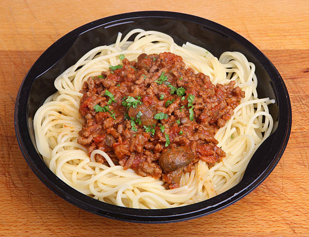 istock Spaghetti Bolognese Ready Convenience Meal 140140334