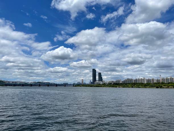 istock Seoul Yongsan and Han River 1401416613