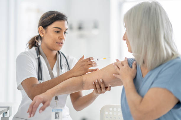 istock Senior Receiving a Vaccine 1401446172