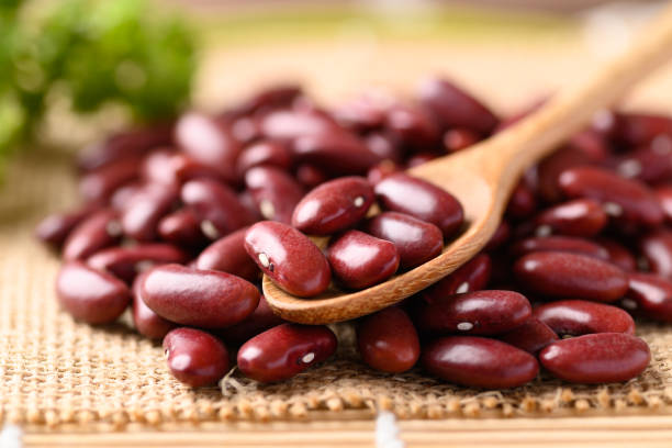 istock Red kidney beans with spoon, Food ingredients 1401456189