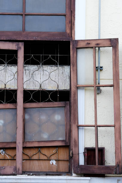 istock old wood door 1401472857
