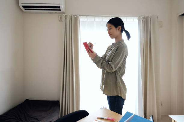 istock Woman writing information on a memo 1401473009
