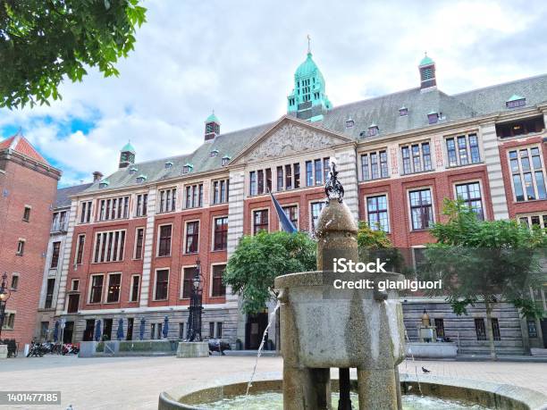 The Beursplein Square In Damrak Amsterdam Stock Photo - Download Image Now - Stock Market and Exchange, Amsterdam, Architecture