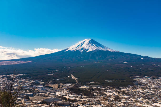 istock Mountain Fuji and city in winter 1401483793