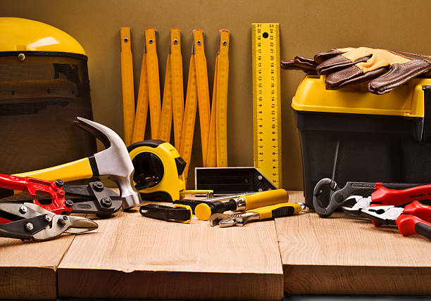 composition des outils de travail - adjustable wrench wrench orange hand tool photos et images de collection