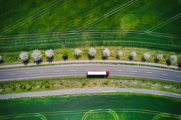 transporte / drone / caminhão - asphalt high angle view street traffic - fotografias e filmes do acervo