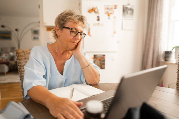 istock Senior during online consultation with doctor 1401499943