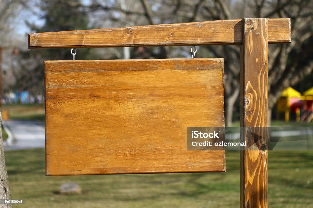 Alte hölzerne Schild auf post - Lizenzfrei Braun Stock-Foto