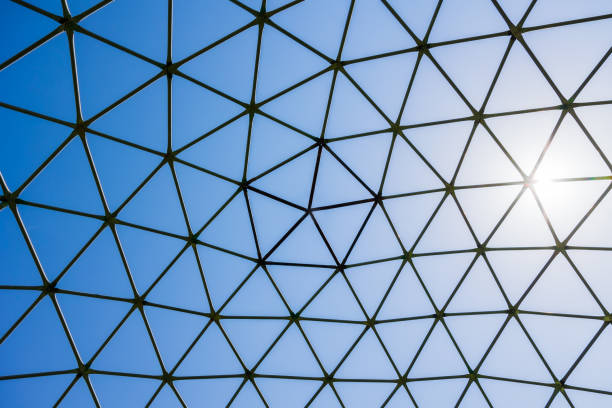geodätische kuppel, muster, gitter, konstruktion, polygone - triangle geodesic dome mesh dome stock-fotos und bilder