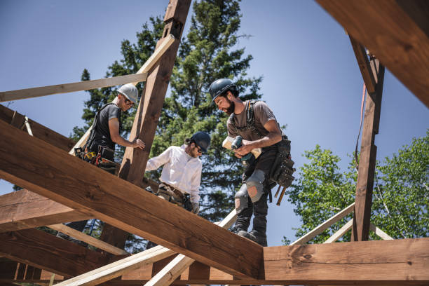 istock Men building and eco house 1401512662