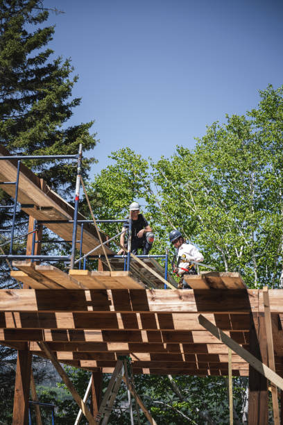 istock Men building and eco house 1401512756