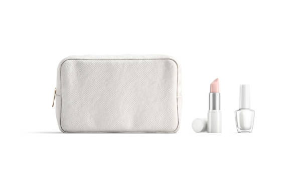 saco cosmético branco em branco, tubo de batom e maquete de esmalte - cosmetic bag - fotografias e filmes do acervo